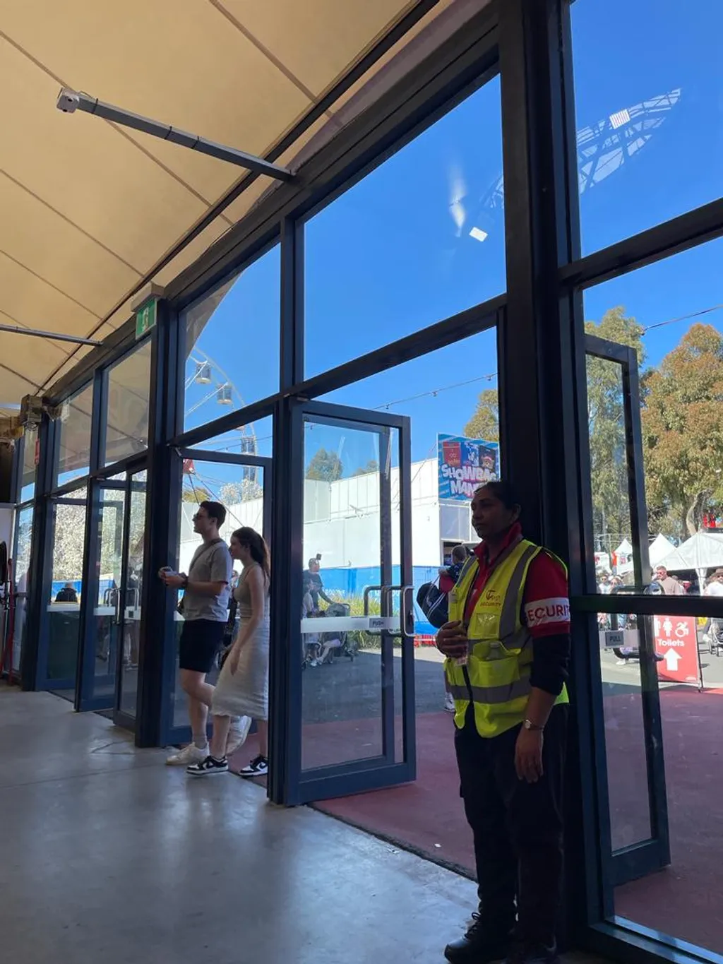 Top 5 Benefits Of Hiring Static Guards Security For Business